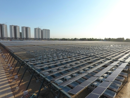 江西火电打造的全国跨距最大柔性支架光伏项目成功并网