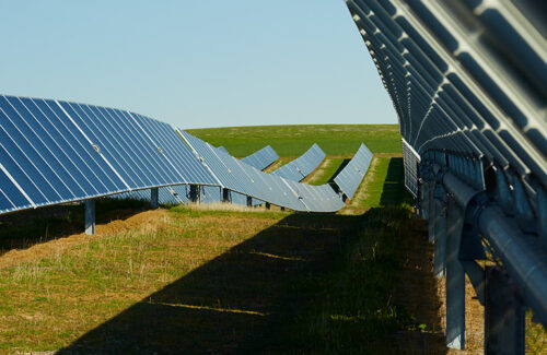 Nextracker 为具有挑战性的地形开发太阳能跟踪器基础