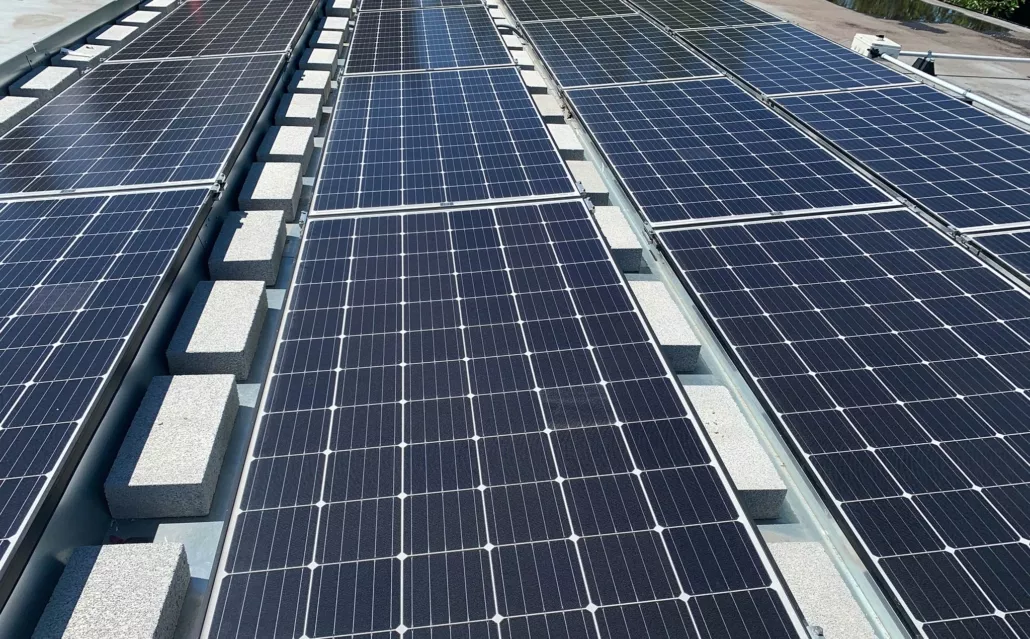 Roll-A-Rack 开发太阳能支架，可重新引导收集雨水