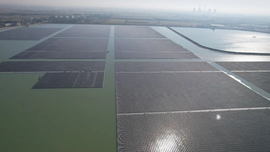 国家能源集团山东公司党委书记李文学一行，莅临国能山东聊城200MW水面漂浮光伏电站项目现场参观指导工作！