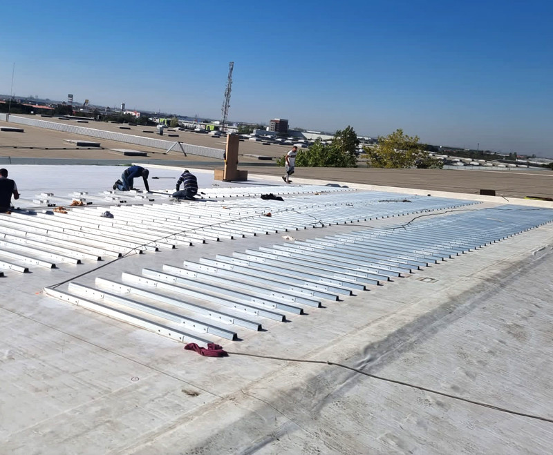 华菱新能源柔性屋面光伏支架解决方案获外企青睐
