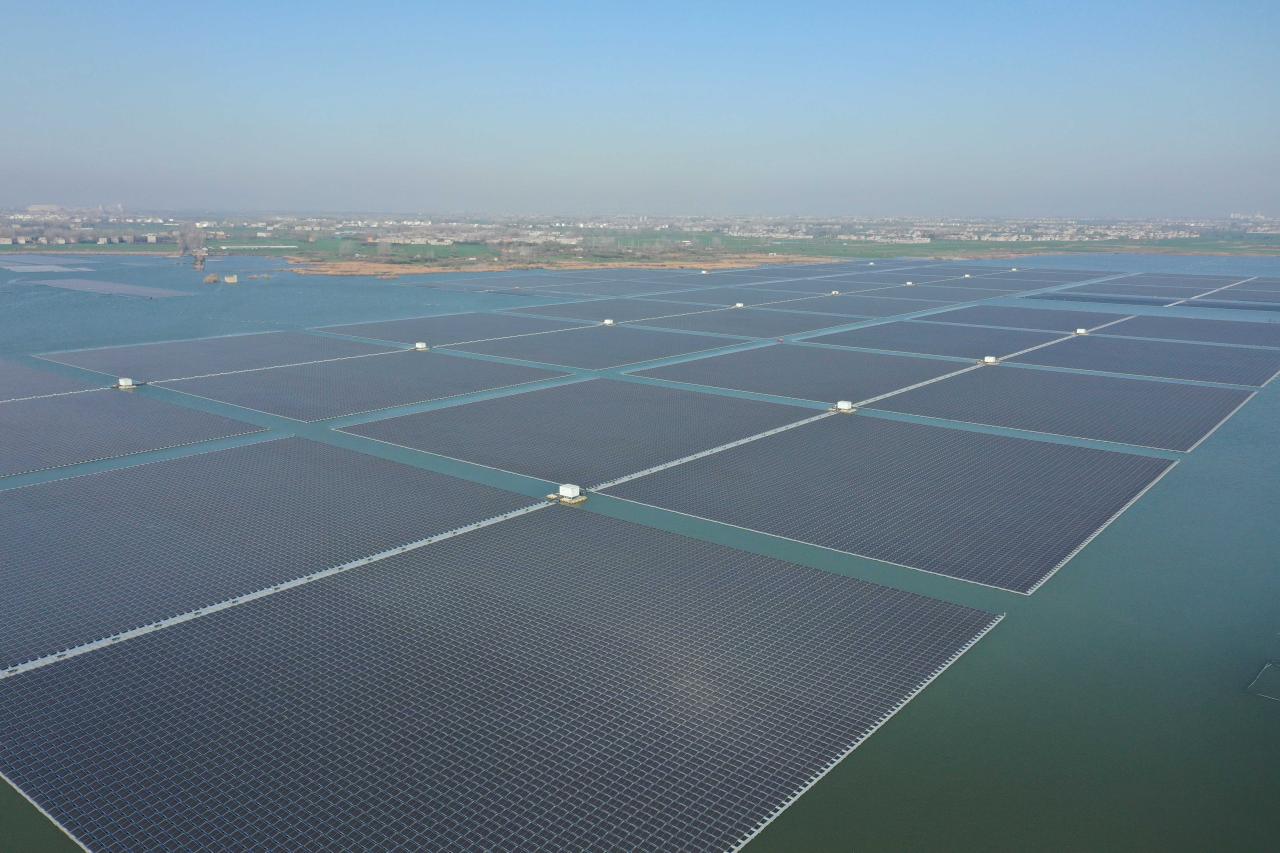 我国单体规模最大漂浮式光伏电站全容量并网发电
