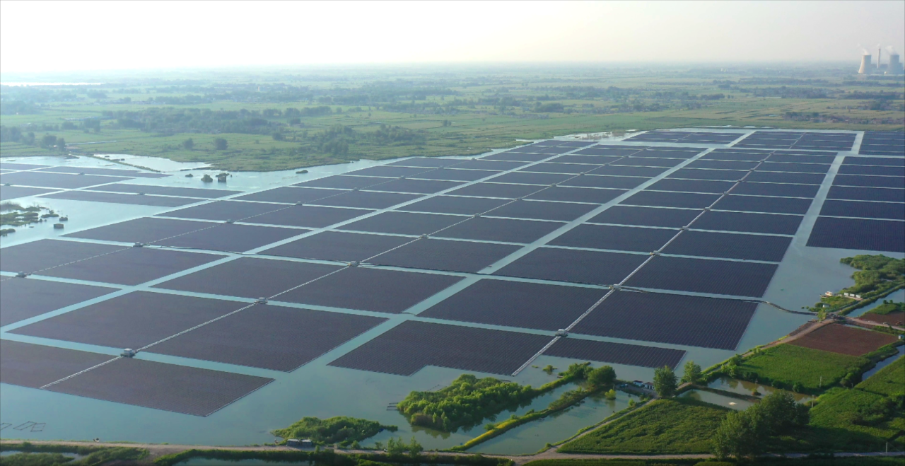 我国单体规模最大漂浮式光伏电站全容量并网发电