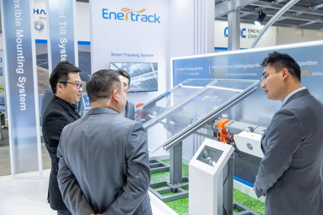 仁卓智能闪耀东京国际智慧能源周 多款支架解决方案引领行业新风向 仁卓智能闪耀东京国际智慧能源周 多款支架解决方案引领行业新风向