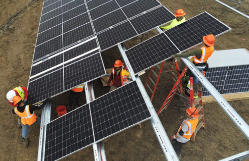 固定支架在大型太阳能项目中仍然占有一席之地