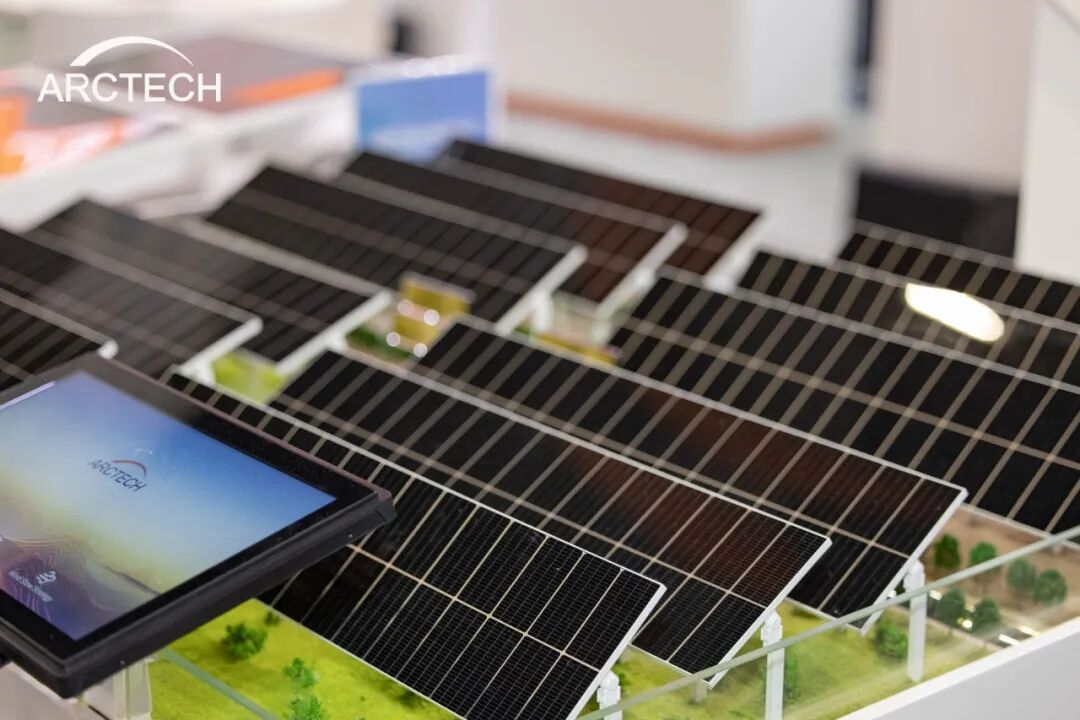 中信博携跟踪+、绿电+解决方案逐光拉斯维加斯